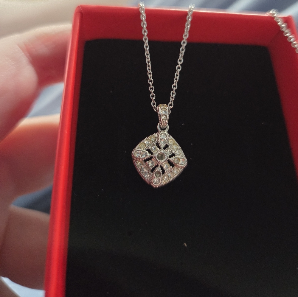 Elegant Silver Pendant Necklace